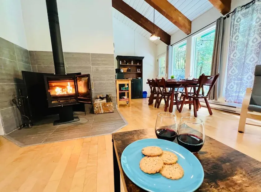 Cozy country townhouse, private land - Image 1