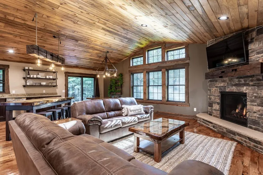 Caribou Crossing 5 bed cabin 10 min from Dells - Image 1