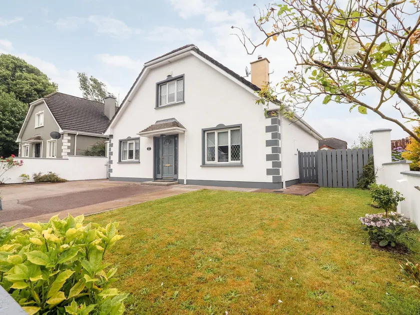 17 Clover Hill - Image 1