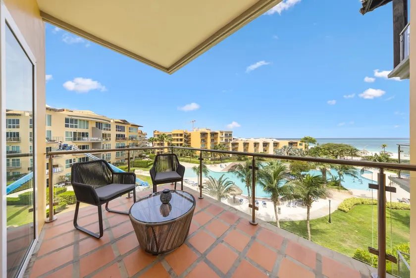 Glamorous 2-BR Beachfront Condo w/Balcony in Aruba - Image 1