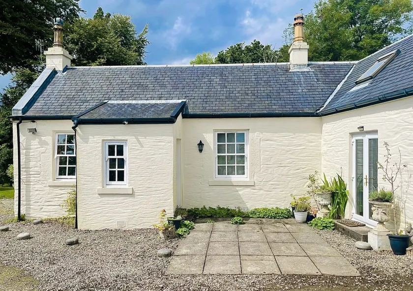 Kevington Cottage, charming one bedroom cottage, conservatory, decking area, - Image 1
