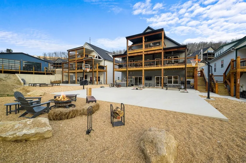 Private Basketball Court/Hot Tub-Community Pools - Image 1