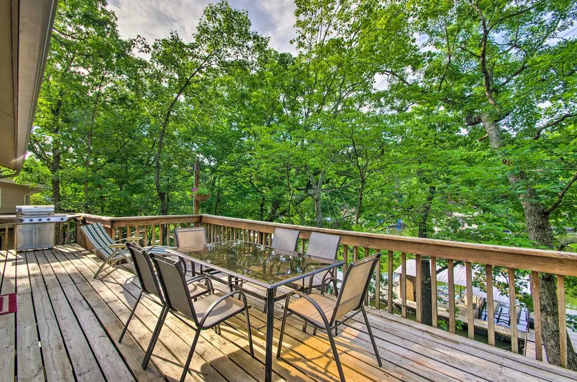 Boat Dock! Lakefront Group Getaway in Eldon - Image 1