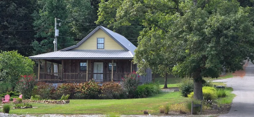 Billie’s Bunkhouse|Cozy Ozark Cabin Near Town - Image 1