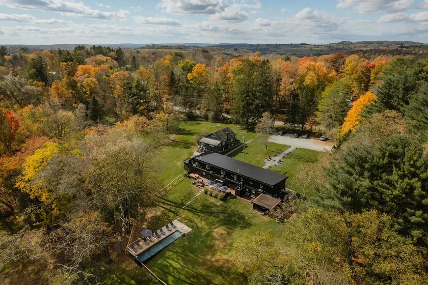 2 Bed Cottage, Heated Pool, Fire Pit, Steam Sauna - Image 1