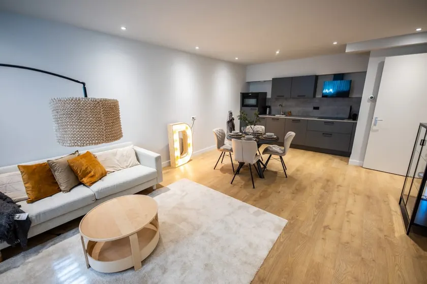 Riverside 2BDR Apartment VPD- 84 SQM - Duplex - Image 1
