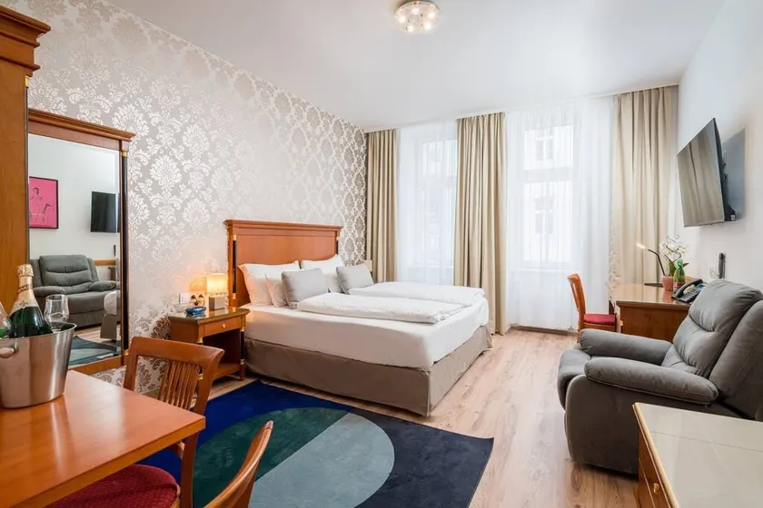 Best Western Plus Celebrity Suites - Image 1