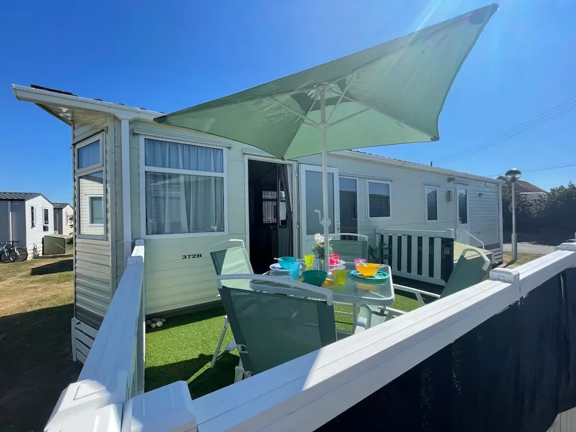 Charming Per Friendly Beach Chalet - Image 1