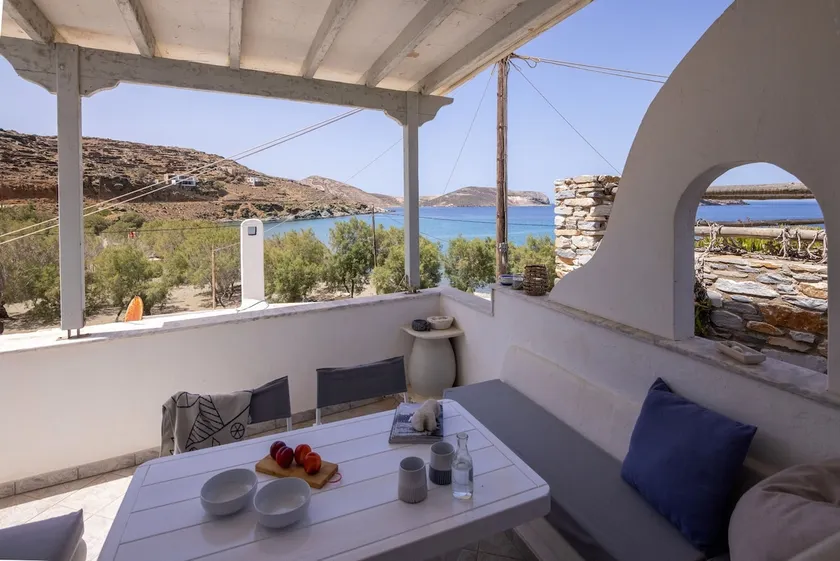 Anemelo beach house in Panormos - Image 1