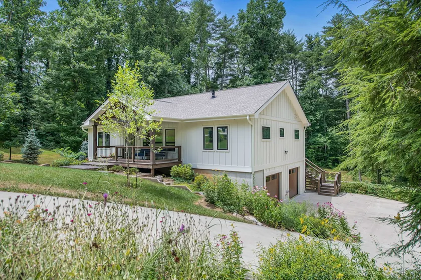10 Min to Downtown, Hot Tub, Game Room, Lux Finish - Image 1