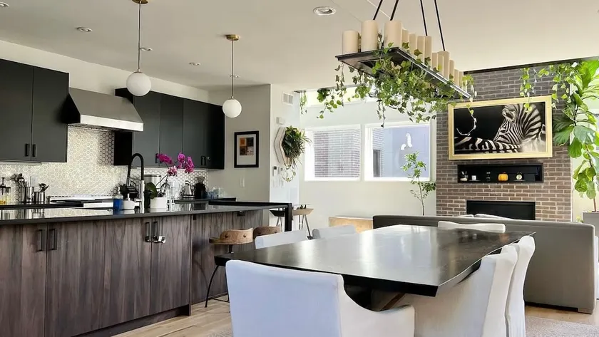 Modern Luxury Home I Sleeps 8 I 10min to Downtown - Image 1