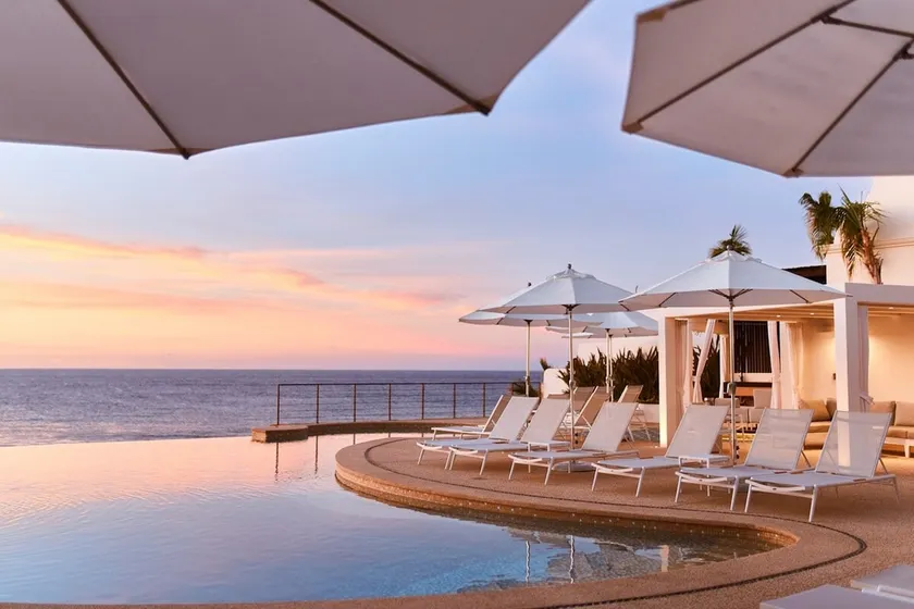 Stunning 3BD Oceanview condo with access to infinity pool and jacuzzi - Image 1