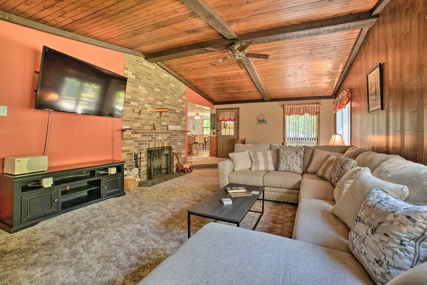 Charming Pymatuning Lake House Near Park & Beach - Image 1