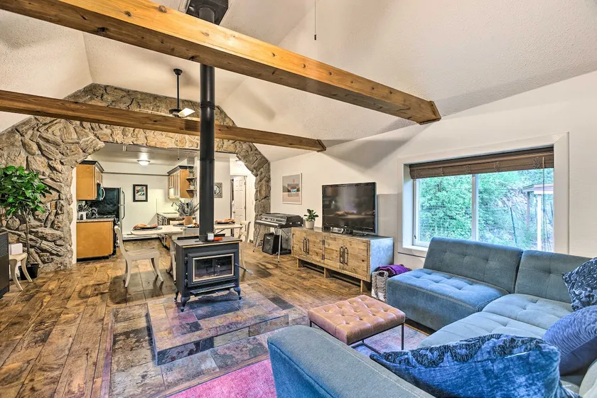 Creekside Morrison Cabin ~ 9 Mi to Red Rocks Park! - Image 1