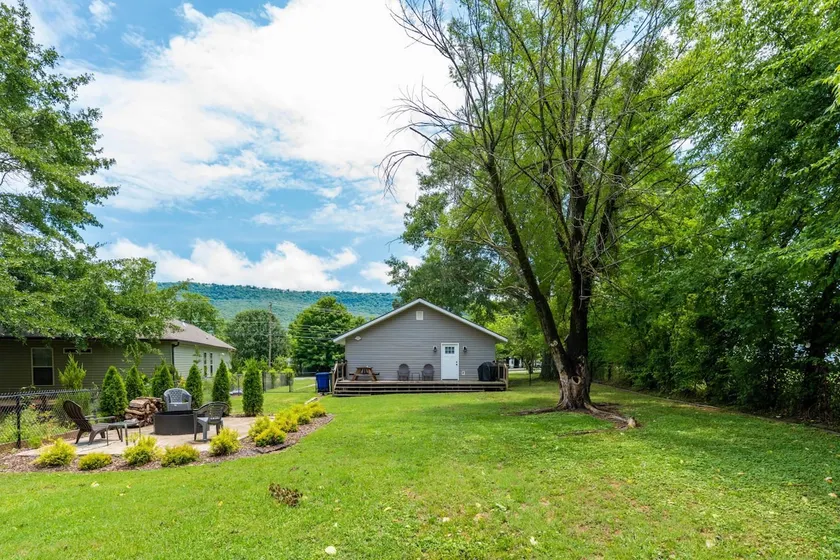 Free Ruby Falls Ticket & More -Fenced yard-Dogs -1 mile The Venue-10 min to Chattanooga-Lookout Mtn - Image 1