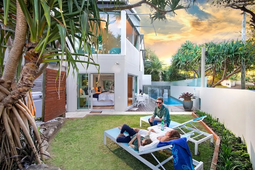 The Boat House Luxury Beachside w/ Heated pool - Image 1