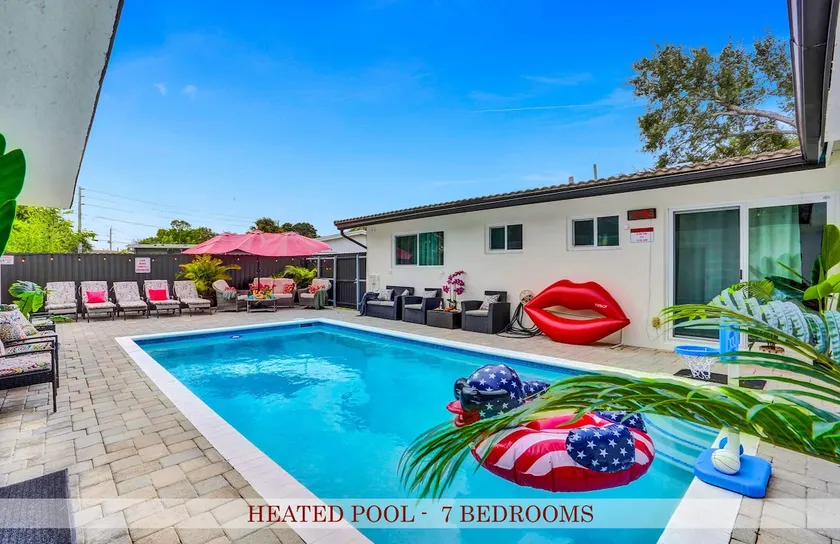 Heated Pool~Stellar stay in 7BD villa~Playground - Image 1