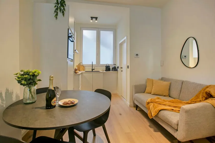 One-BR Getaway in Antwerp + free parking - Image 1
