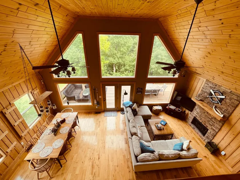 Captain's Cove+ Nolin Lake + Mammoth Cave + Arcade + Hot Tub, Expansive Lakefront Home on Nolin Lake... - Image 1