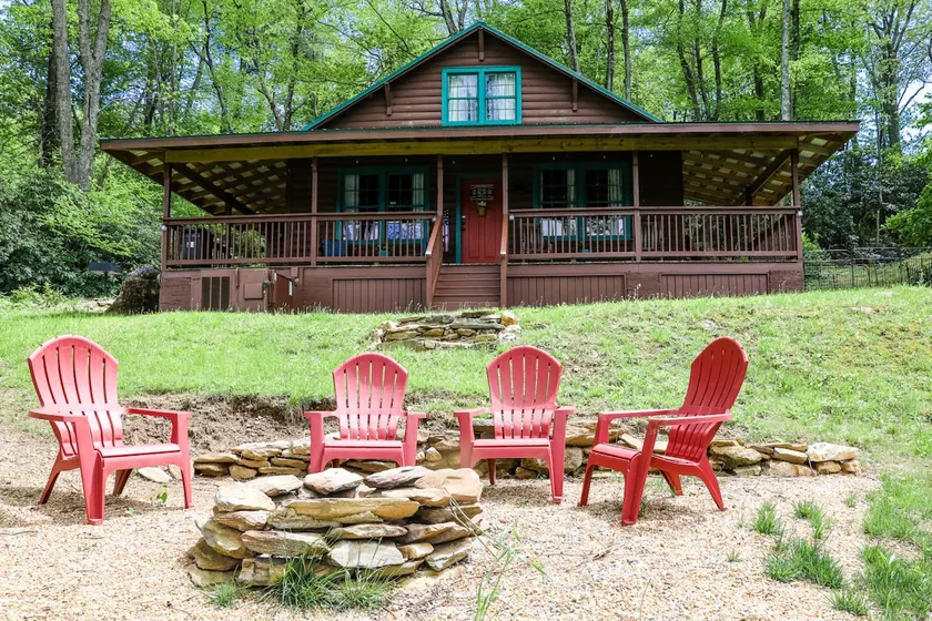 Hillside Hideaway by Buffalo Mountain Getaway - Image 1