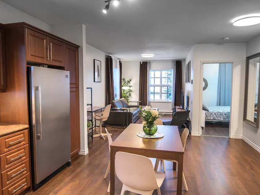 969 (1 Bedroom) – Balcony with Marina View - Image 1