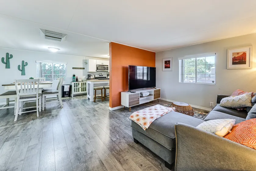 Updated Escape w/ Game Room 1 Block to River! - Image 1