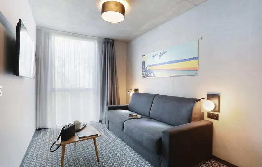 New Apartment near Airport + Free WiFi! - Image 1