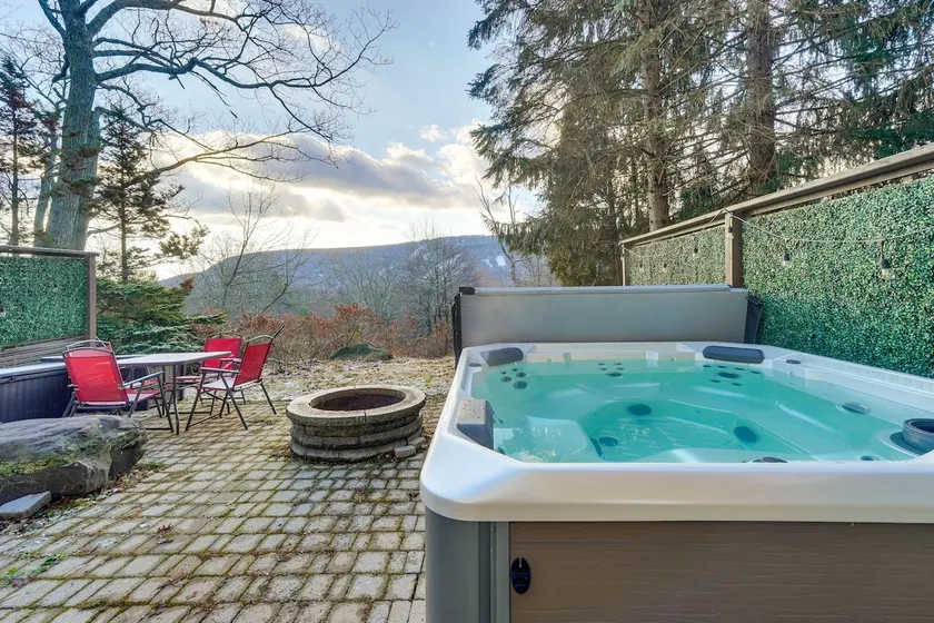 Mtn-View Gem w/ Deck & Hot Tub in Tannersville - Image 1