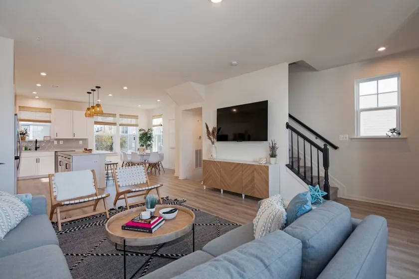 New Intown Waterfront Townhome wPool & Location - Image 1