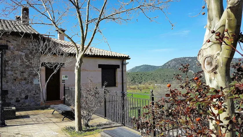 House With 2 Bedrooms in Navas de Estena, With Wonderful Mountain View - Image 1