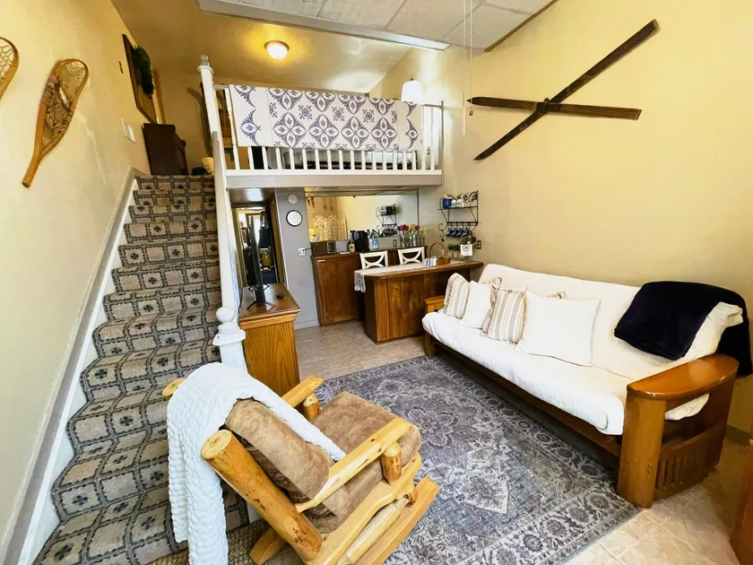 Cozy Alpine Retreat in Historic Downtown - Image 1