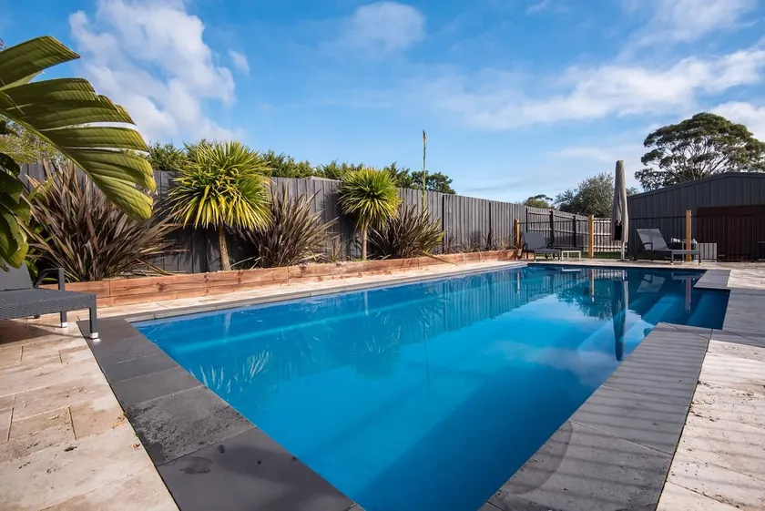 Waterfall Gully Retreat with Gas heated Pool - Image 1