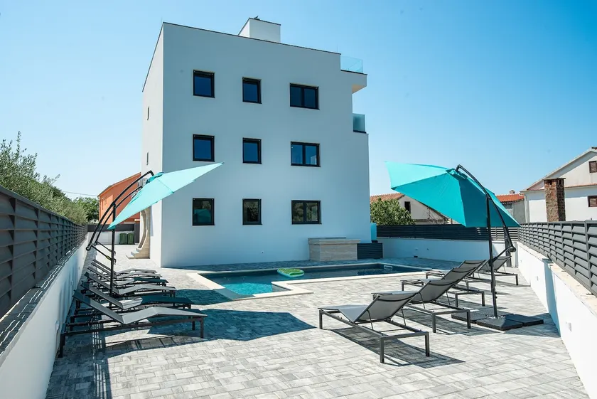 Villa DIV with pool - Image 1