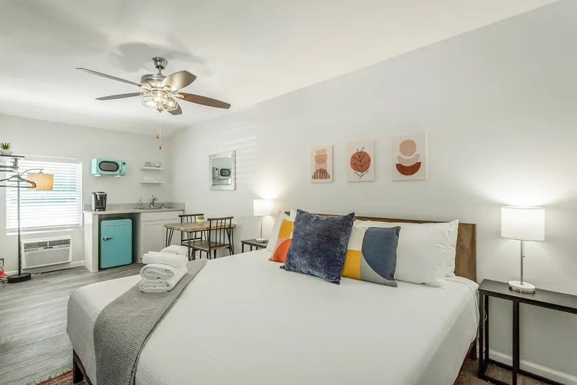 03 The Knoll Room - A PMI Scenic City Vacation Rental - Image 1