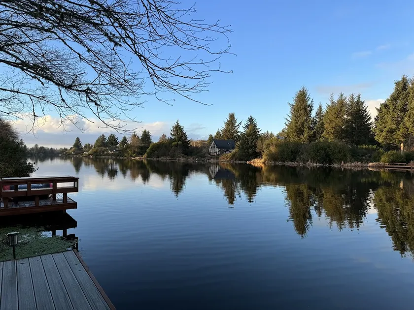 True Luxury Waterfront: Dock, Kayaks & Hot Tub - Image 1