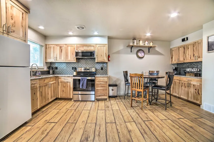 Cozy Townhome: Near Dtwn, Hospital & College! - Image 1