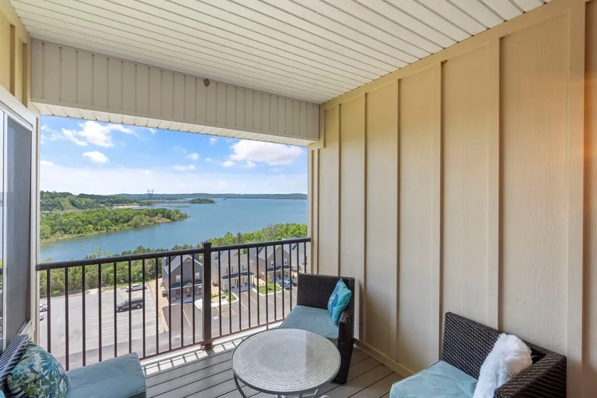 Family Friendly Lake View Condo - Image 1