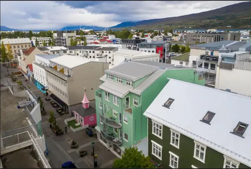 Penthouse on the main street, town center Akureyri - Image 1