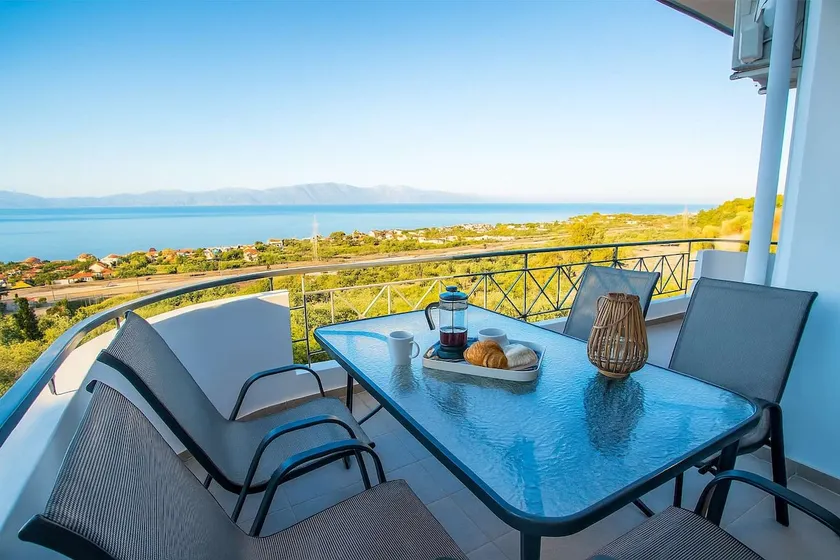 Onar Zin Seabliss - Penelope Poolside Getaway - Image 1