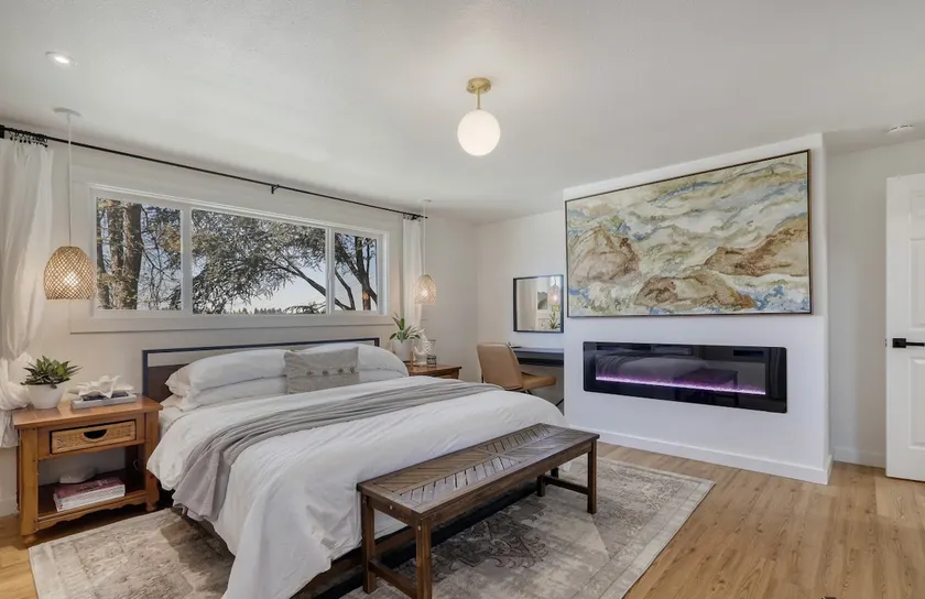 Modern Zen Haven: Spa Baths & Views · Hayward <1mi - Image 1