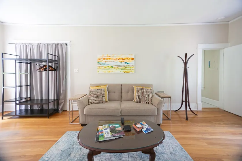 Spacious 2br In Grand Old Home, Downtown Durham - Image 1