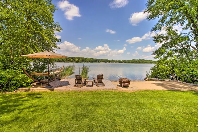 Year-Round Waterfront Getaway: Lake Access + Dock! - Image 1
