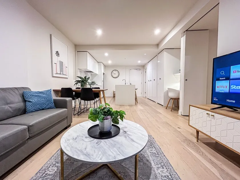 Close to Mel Uni 2BR2BA parking Balconywifi - Image 1