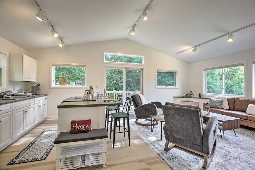 Airy & Bright Hideaway Near Smugglers' Notch! - Image 1