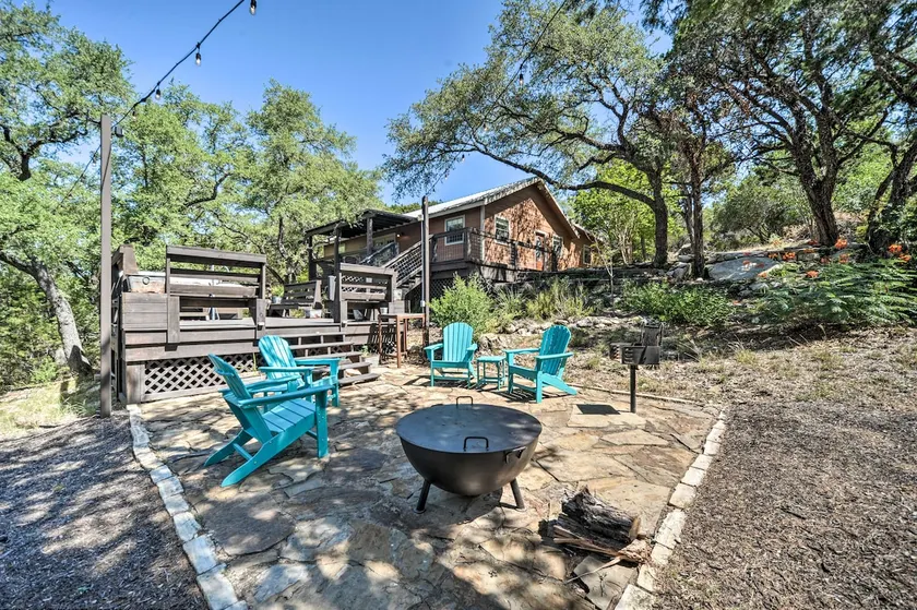 Canyon Lake Hideaway w/ Fire Pit & Yard! - Image 1