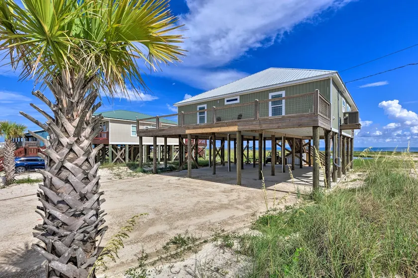 Bayfront Dauphin Island Home w/ Beach Access! - Image 1