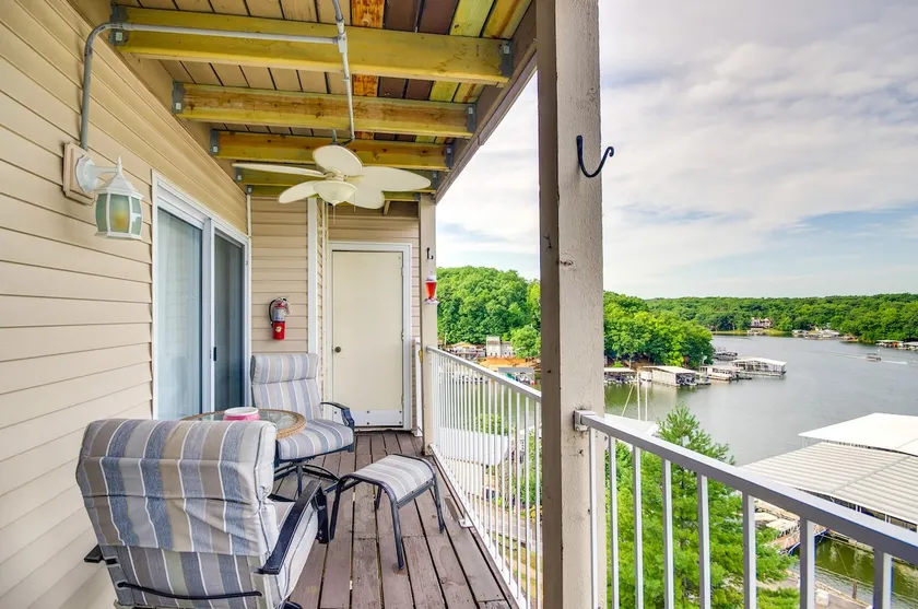Cozy Lake Ozark Condo Rental w/ Grill, Pool Access - Image 1