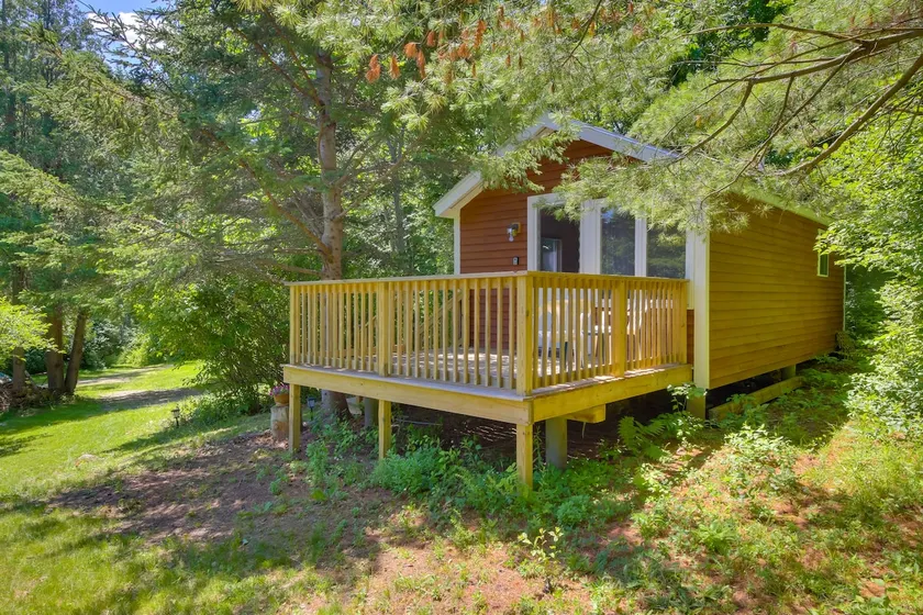 Couples Getaway Near Beaches: Northport Cottage - Image 1
