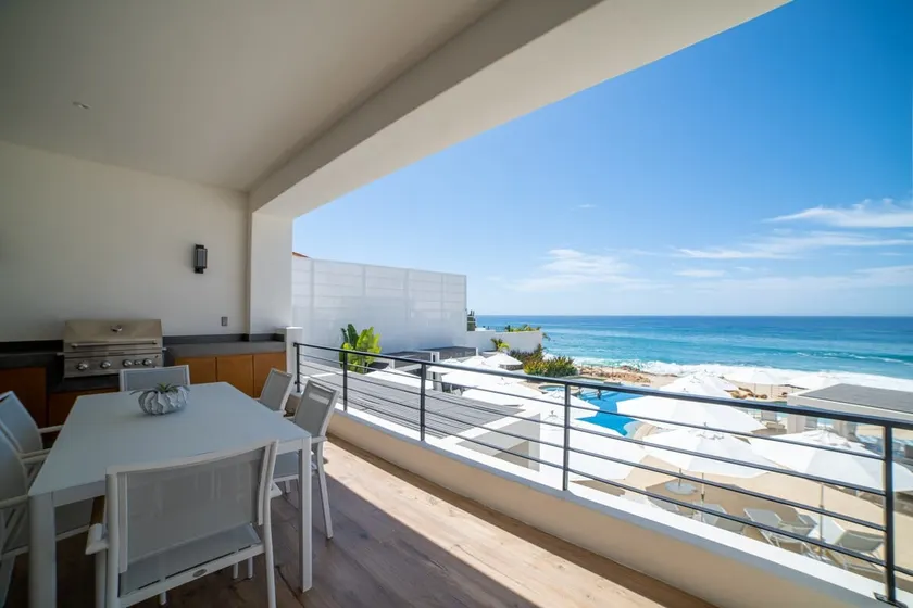 Luxury Residence with Modern Interior and Views - Image 1