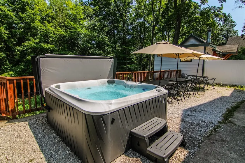 Group Retreat | Hot Tub, Arcades, Private Trails - Image 1